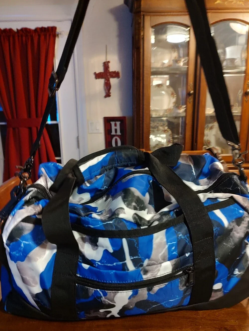 Blue Marble Pattern Men's Travel Duffle Bag